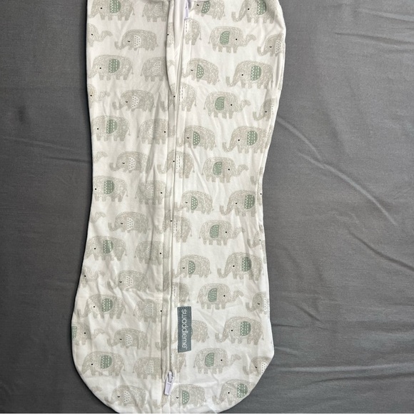 SwaddleMe Gray Elephant Swaddle Gender Neutral Size 0-2 months - Picture 1 of 6